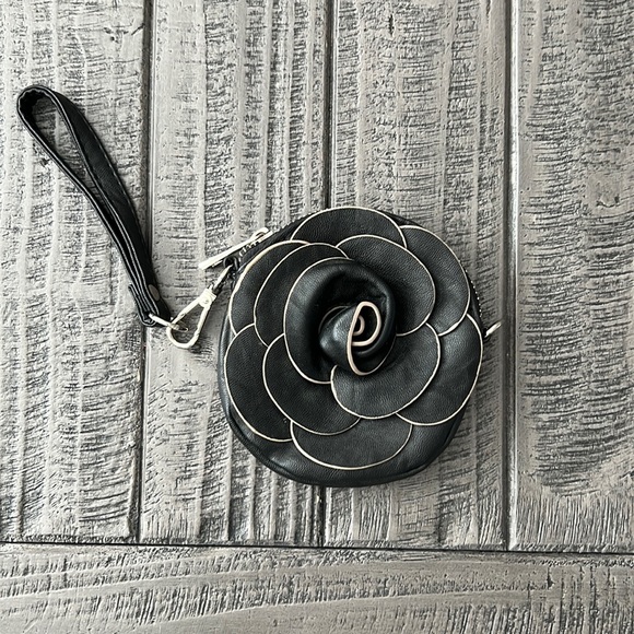 NWOT Floral wristlet for purse or keys - Picture 1 of 7